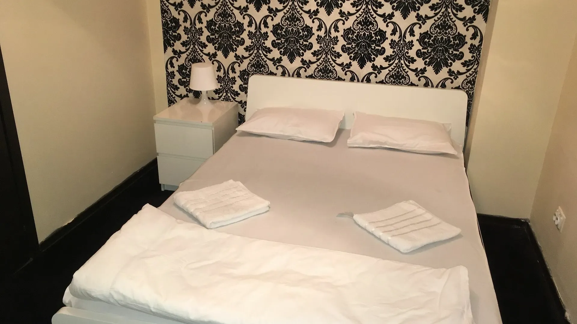 Villa Opera Bukarest 0*,